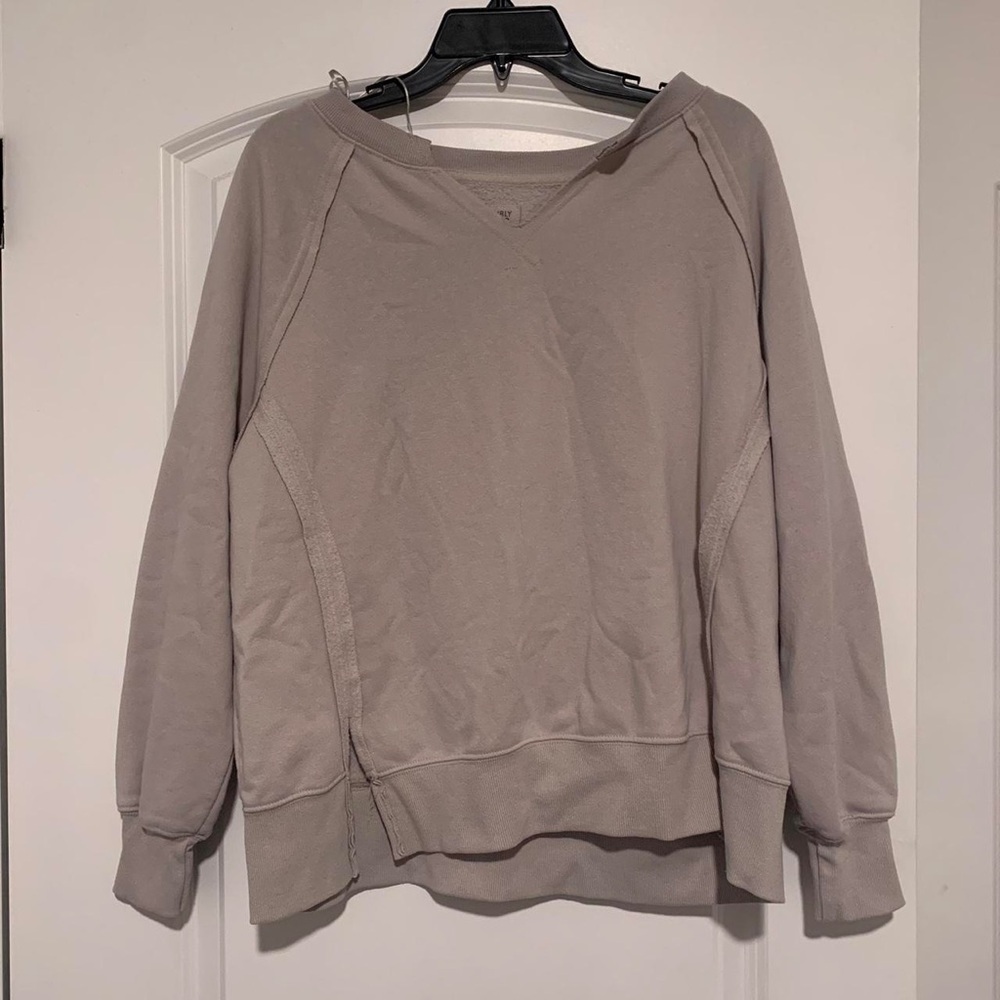 Pink Rose Relaxed Scoop-Neck Sweatshirt in Taupe Gray